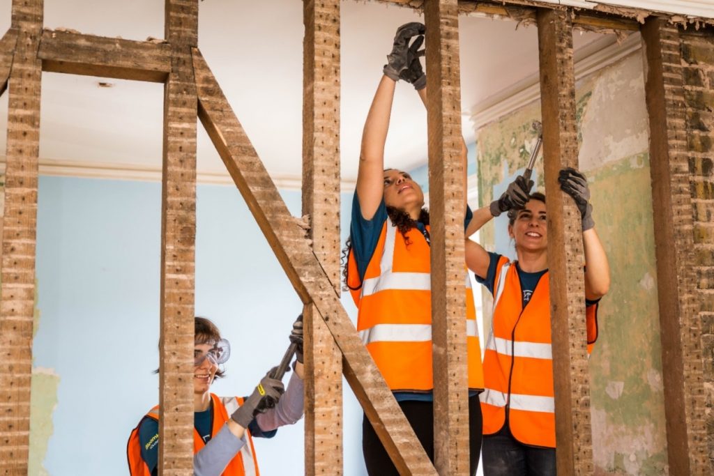 This year, Bloomberg completed its largest sustained volunteer project with Veterans Aid to refurbish a center for homeless veterans. Over a 10 month period, a total of 757 employees got involved, donating a combined total of 3,879 hours.