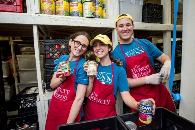 Bloomberg interns prepared 1,000 lunch for Bowery Mission attendees