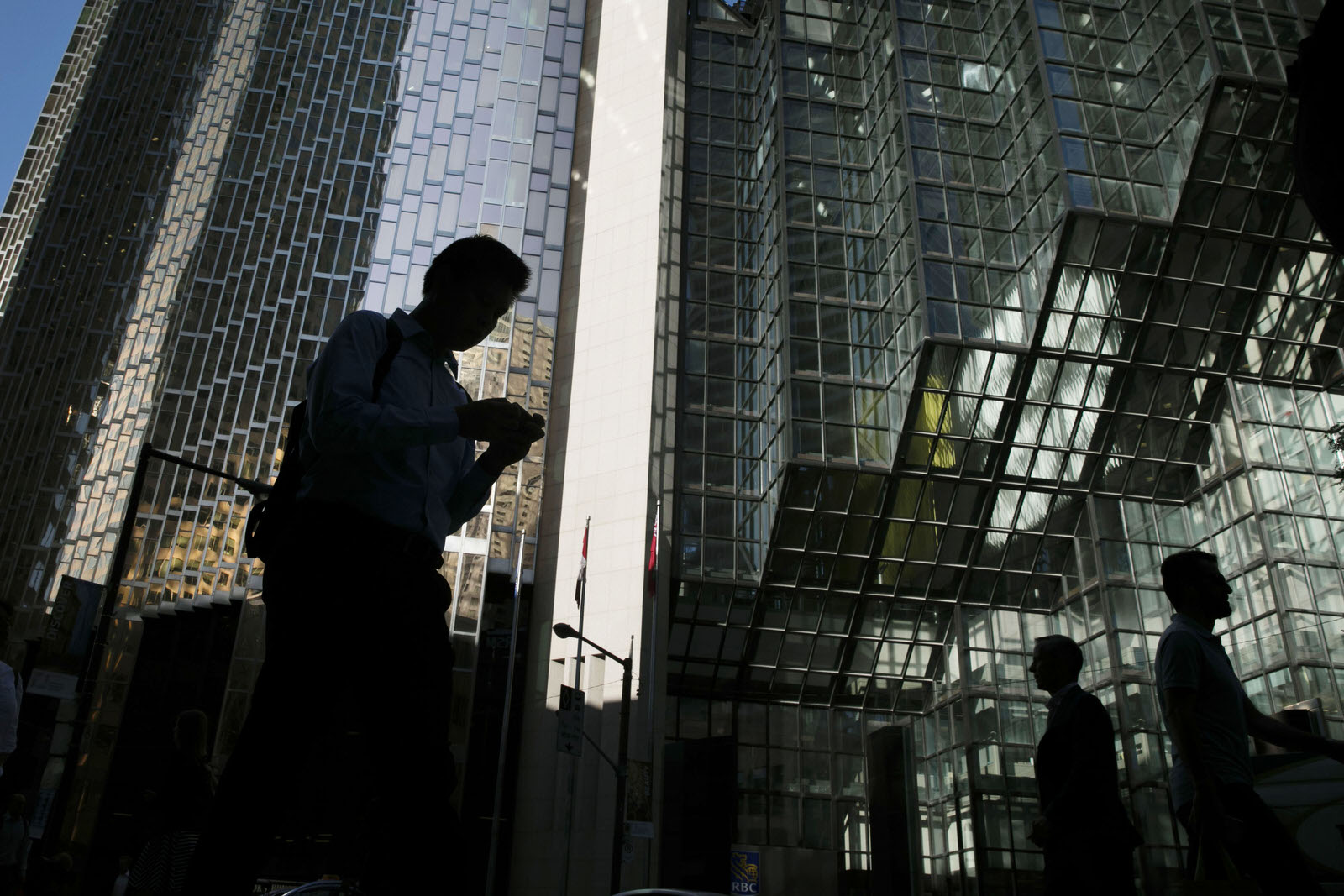 Mercado precifica corte e contraria cautela do BC