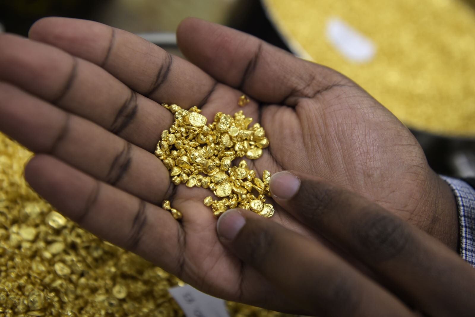 Ouro ultrapassa US$ 1.400 com expectativa de estímulo monetário