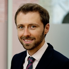 Photo of Simon Messenger